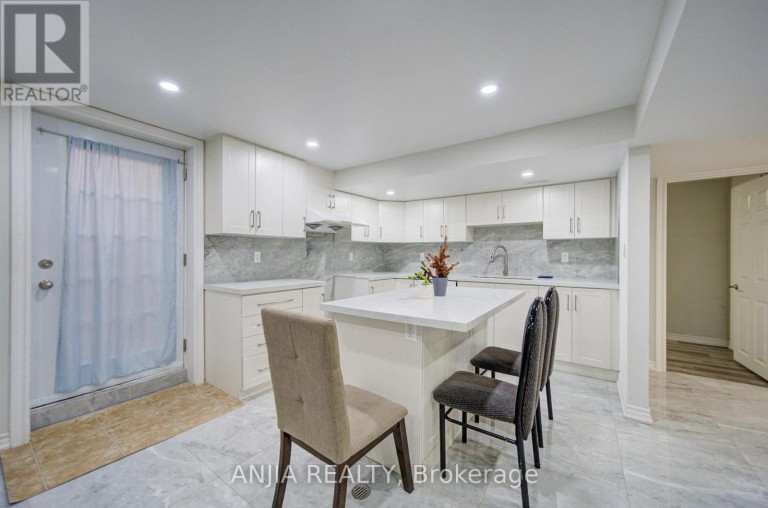 8 BROOKLYN CRESCENT, Markham (Unionville), Ontario, L3P7C1
