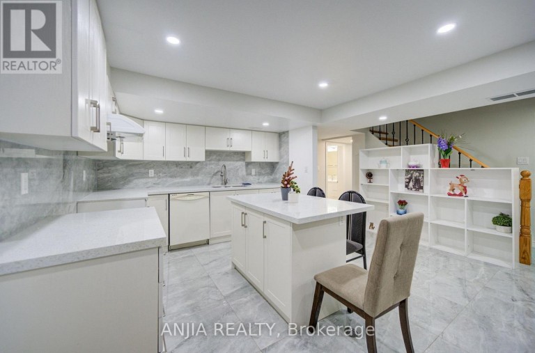 8 BROOKLYN CRESCENT, Markham (Unionville), Ontario, L3P7C1