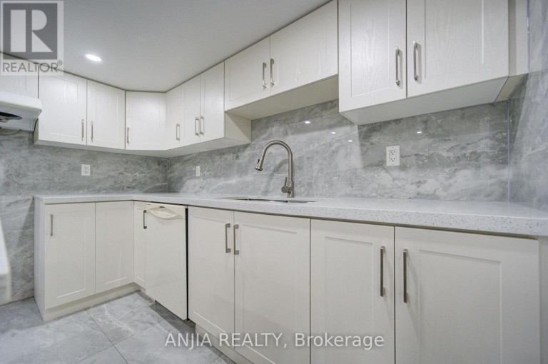 8 BROOKLYN CRESCENT, Markham (Unionville), Ontario, L3P7C1