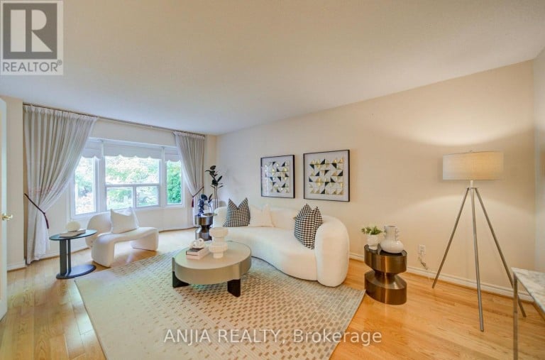 8 BROOKLYN CRESCENT, Markham (Unionville), Ontario, L3P7C1