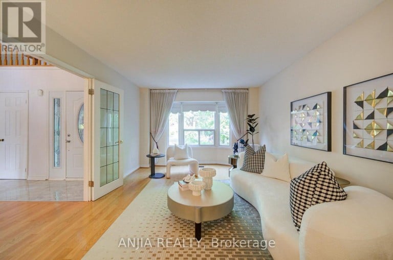 8 BROOKLYN CRESCENT, Markham (Unionville), Ontario, L3P7C1