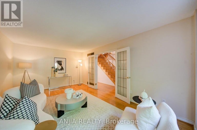 8 BROOKLYN CRESCENT, Markham (Unionville), Ontario, L3P7C1