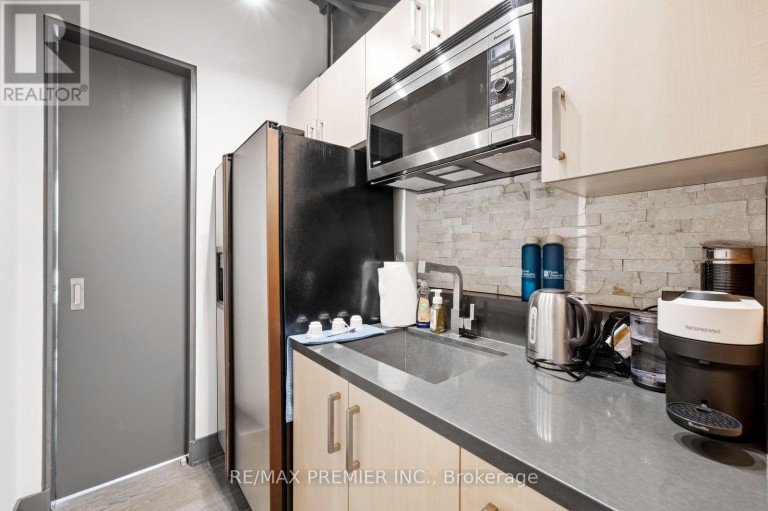 12 - 13 KENVIEW BOULEVARD, Brampton (Parkway Belt Industrial Area), Ontario, L6T5K9