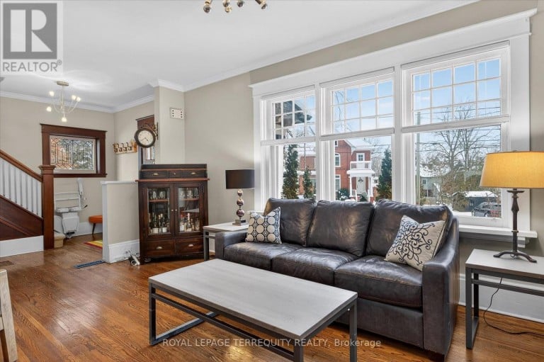 53 BENSON AVENUE, Peterborough (Northcrest Ward 5), Ontario, K9H5X7