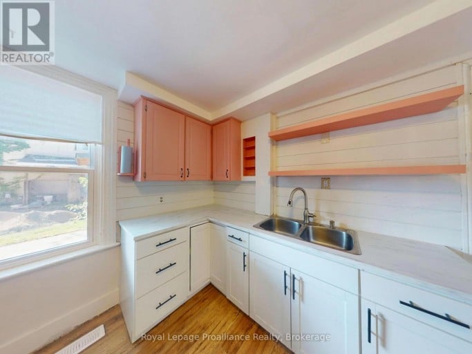 166 BURNHAM STREET, Belleville (Belleville Ward), Ontario, K8N3R9