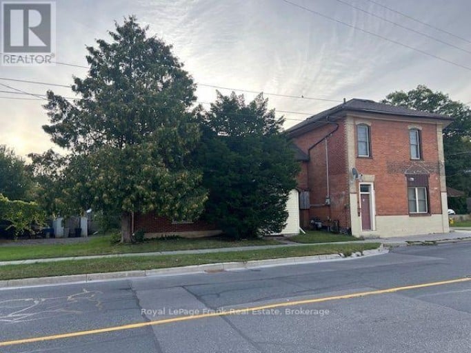 226 LAKE STREET, Peterborough (Town Ward 3), Ontario, K9J3J1