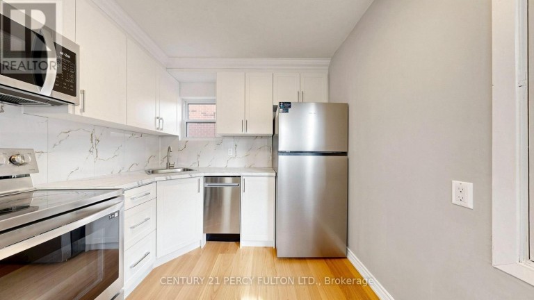 18 TIPTON CRESCENT, Ajax (Central West), Ontario, L1T2L1