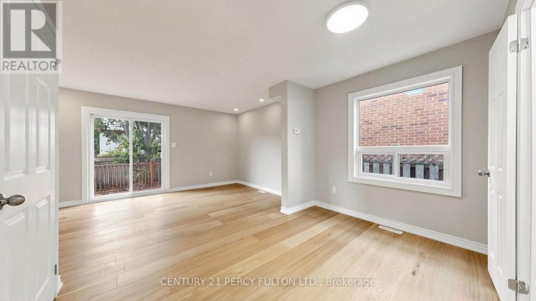 18 TIPTON CRESCENT, Ajax (Central West), Ontario, L1T2L1