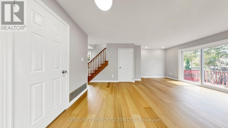 18 TIPTON CRESCENT, Ajax (Central West), Ontario, L1T2L1