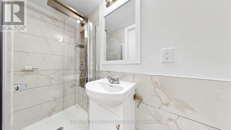18 TIPTON CRESCENT, Ajax (Central West), Ontario, L1T2L1