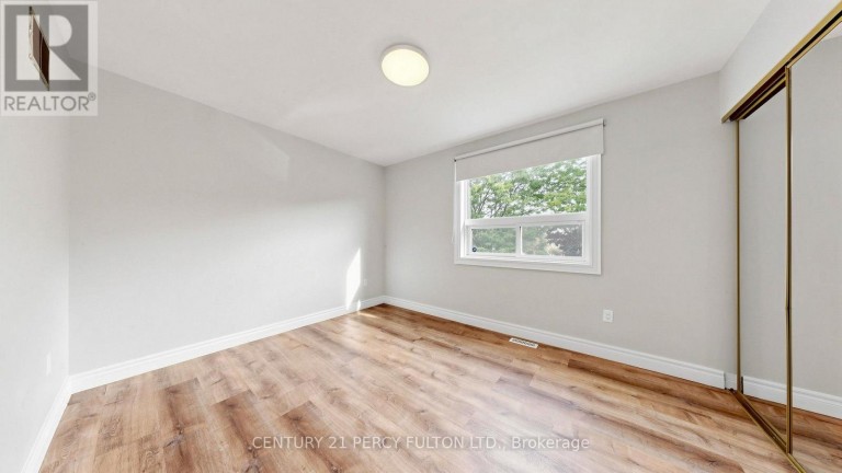 18 TIPTON CRESCENT, Ajax (Central West), Ontario, L1T2L1