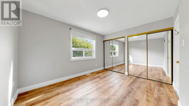 18 TIPTON CRESCENT, Ajax (Central West), Ontario, L1T2L1