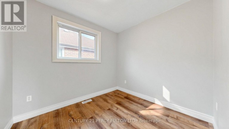 18 TIPTON CRESCENT, Ajax (Central West), Ontario, L1T2L1