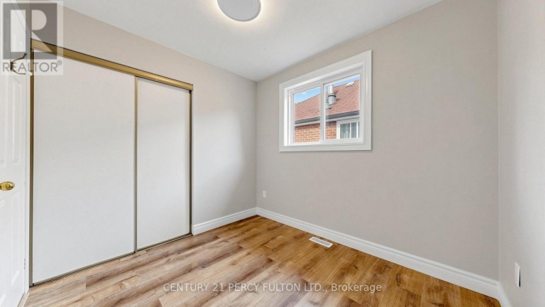 18 TIPTON CRESCENT, Ajax (Central West), Ontario, L1T2L1