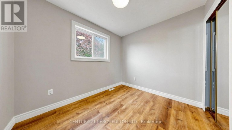 18 TIPTON CRESCENT, Ajax (Central West), Ontario, L1T2L1