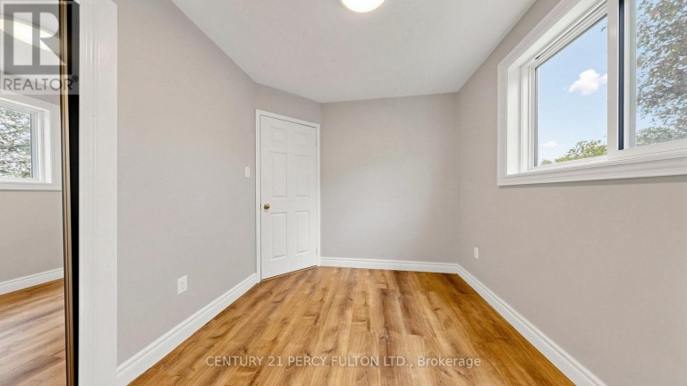 18 TIPTON CRESCENT, Ajax (Central West), Ontario, L1T2L1