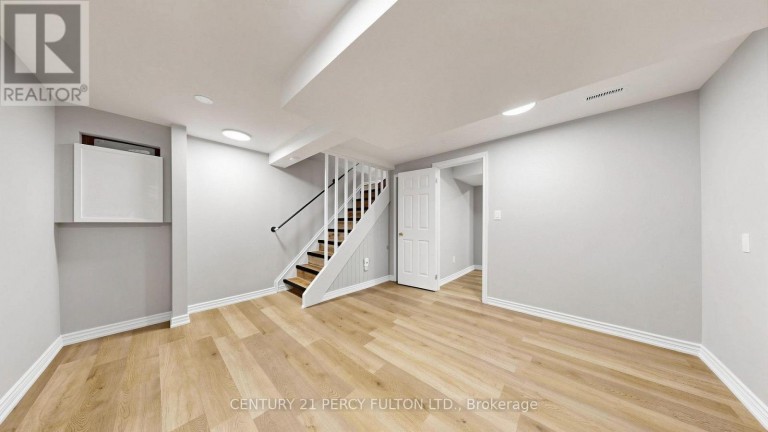 18 TIPTON CRESCENT, Ajax (Central West), Ontario, L1T2L1