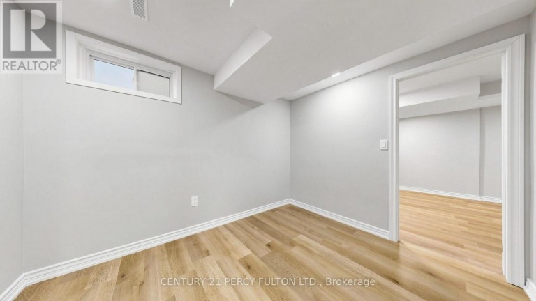 18 TIPTON CRESCENT, Ajax (Central West), Ontario, L1T2L1