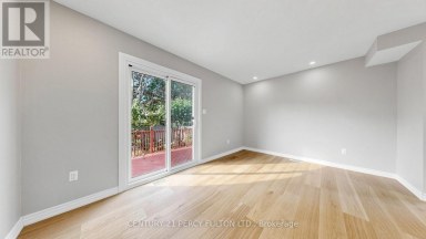18 TIPTON CRESCENT Ajax (Central West) Ontario photo 6