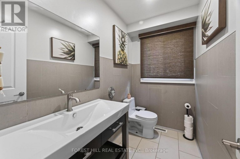 38 CRYSTAL DRIVE, Richmond Hill (Mill Pond), Ontario, L4C7Y4