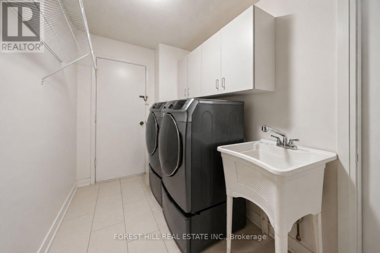 38 CRYSTAL DRIVE, Richmond Hill (Mill Pond), Ontario, L4C7Y4
