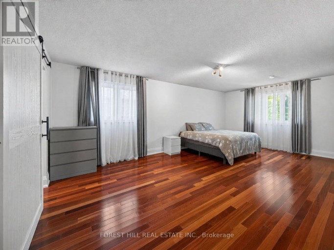 38 CRYSTAL DRIVE, Richmond Hill (Mill Pond), Ontario, L4C7Y4