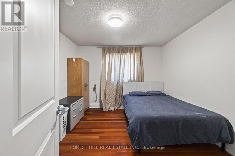 38 CRYSTAL DRIVE, Richmond Hill (Mill Pond), Ontario, L4C7Y4