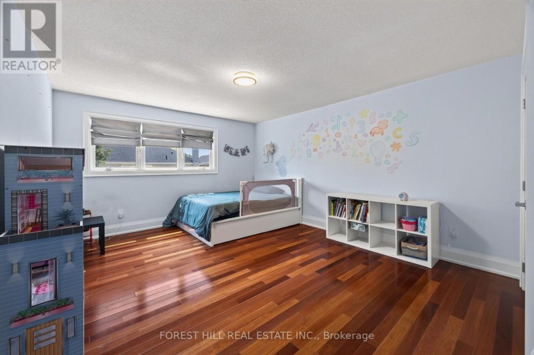 38 CRYSTAL DRIVE, Richmond Hill (Mill Pond), Ontario, L4C7Y4