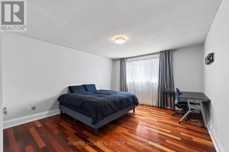 38 CRYSTAL DRIVE, Richmond Hill (Mill Pond), Ontario, L4C7Y4
