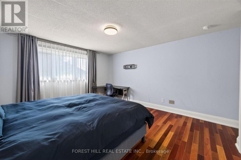 38 CRYSTAL DRIVE, Richmond Hill (Mill Pond), Ontario, L4C7Y4