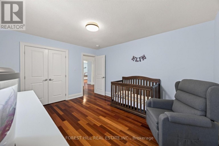 38 CRYSTAL DRIVE, Richmond Hill (Mill Pond), Ontario, L4C7Y4