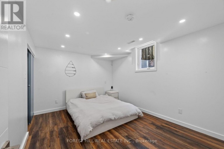 38 CRYSTAL DRIVE, Richmond Hill (Mill Pond), Ontario, L4C7Y4