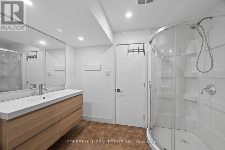 38 CRYSTAL DRIVE, Richmond Hill (Mill Pond), Ontario, L4C7Y4