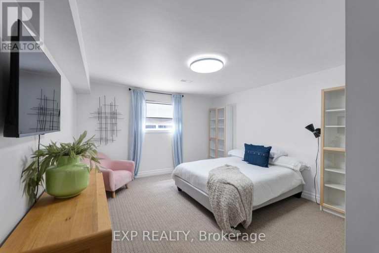 LOWER - 256 OLD MOSLEY STREET, Wasaga Beach, Ontario, L9Z2J2