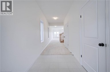 10 MUNN Crescent Paris Ontario photo 3