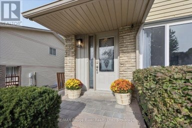 748 HILLCROFT STREET Oshawa (Eastdale) Ontario photo 4