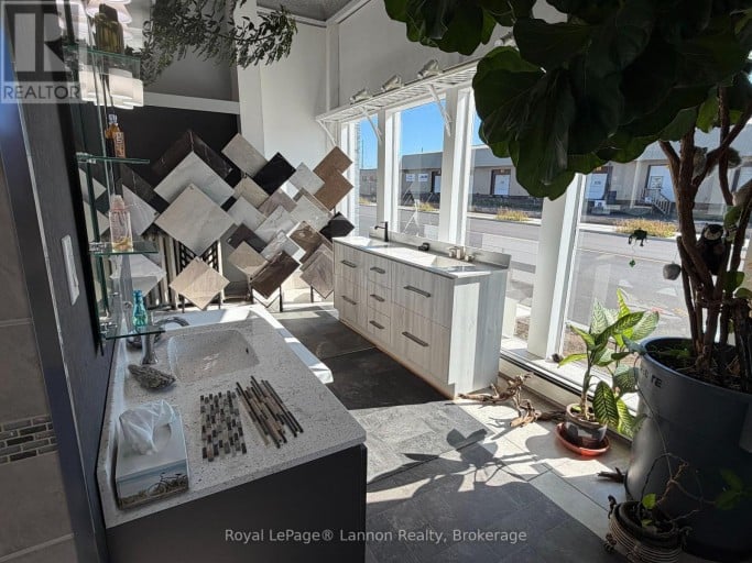 325 SIMPSON STREET, Thunder Bay (East End), Ontario, P7C3H9