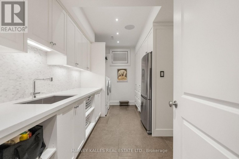 92 SOUTH DRIVE, Toronto (Rosedale-Moore Park), Ontario, M4W1R6