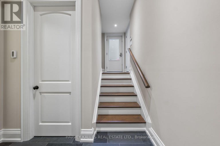 40 SULTANA AVENUE, Toronto (Englemount-Lawrence), Ontario, M6A1T1