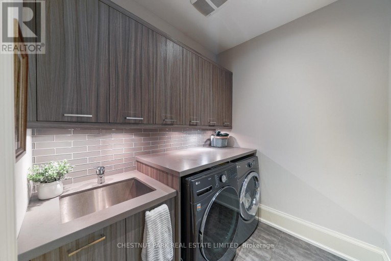 56 PINE CRESCENT, Toronto (The Beaches), Ontario, M2E1L4