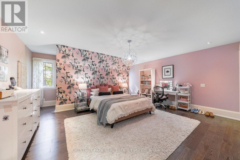 56 PINE CRESCENT, Toronto (The Beaches), Ontario, M2E1L4