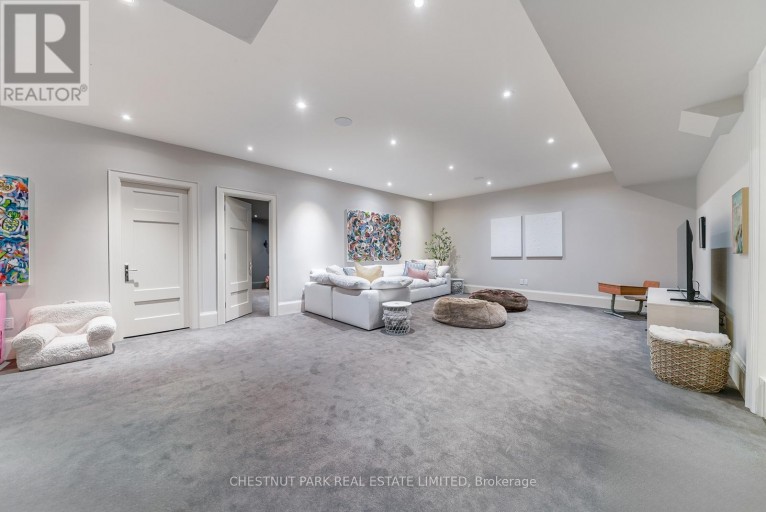 56 PINE CRESCENT, Toronto (The Beaches), Ontario, M2E1L4