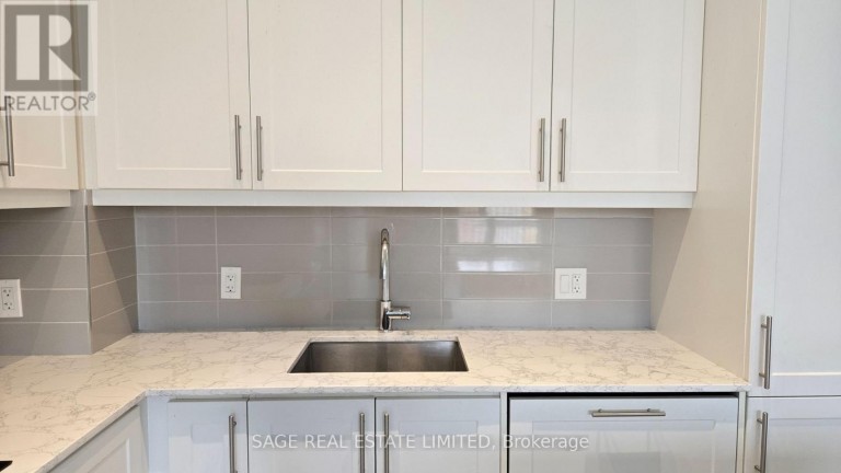 111 - 9085 JANE STREET, Vaughan (Concord), Ontario, L4K0L8
