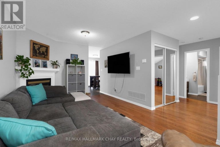 222 WESSENGER DRIVE, Barrie (Holly), Ontario, L4N8R4
