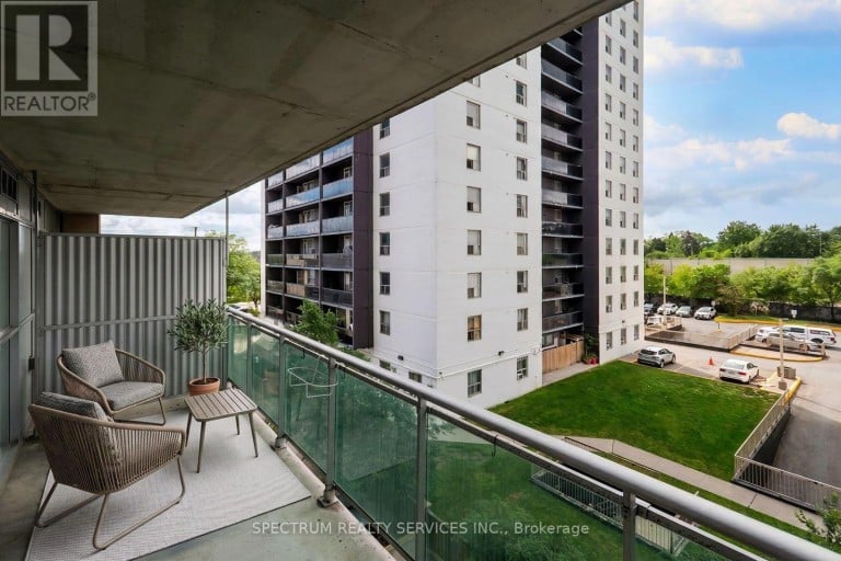 406 - 2464 WESTON ROAD, Toronto (Weston), Ontario, M9N0A2