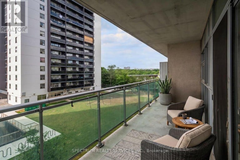406 - 2464 WESTON ROAD, Toronto (Weston), Ontario, M9N0A2