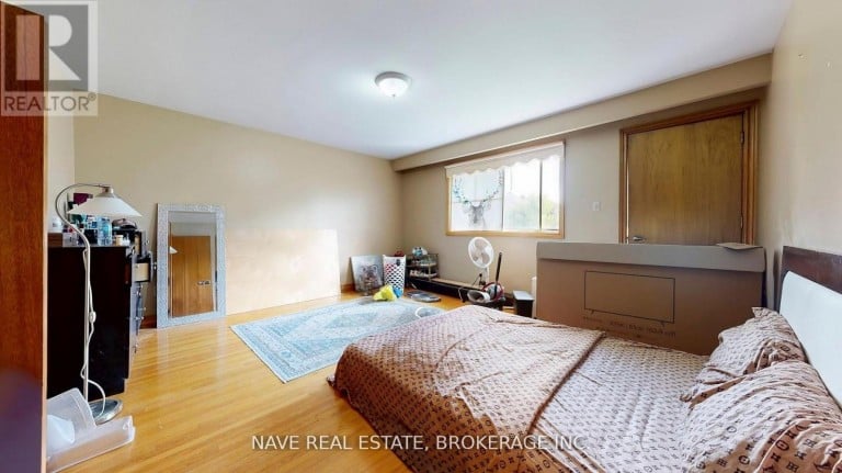 9747 BATHURST STREET, Richmond Hill (North Richvale), Ontario, L4C3X5