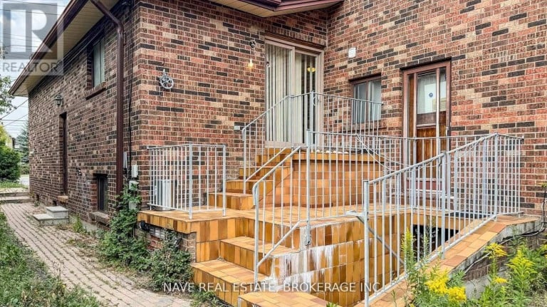 9747 BATHURST STREET, Richmond Hill (North Richvale), Ontario, L4C3X5