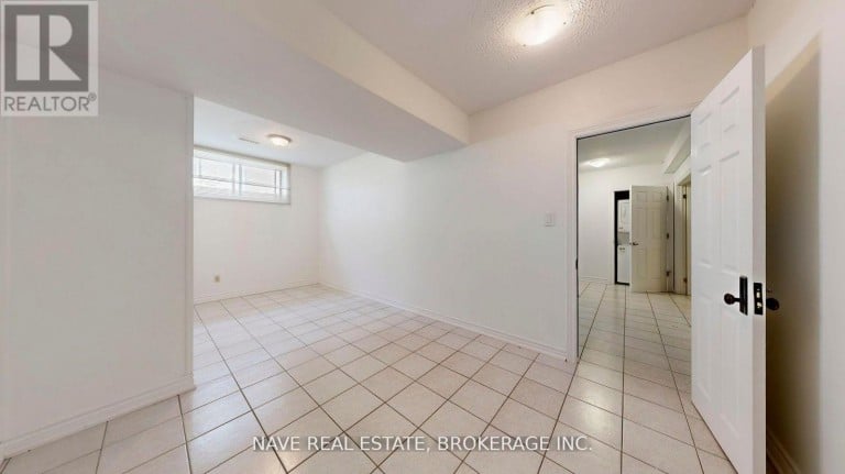 9747 BATHURST STREET, Richmond Hill (North Richvale), Ontario, L4C3X5
