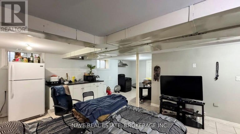 9747 BATHURST STREET, Richmond Hill (North Richvale), Ontario, L4C3X5